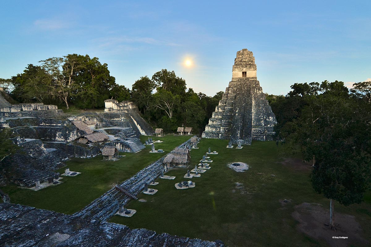 Superluna en Tikal