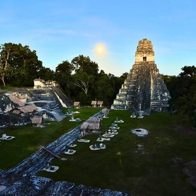 Luna Llena En Tikal